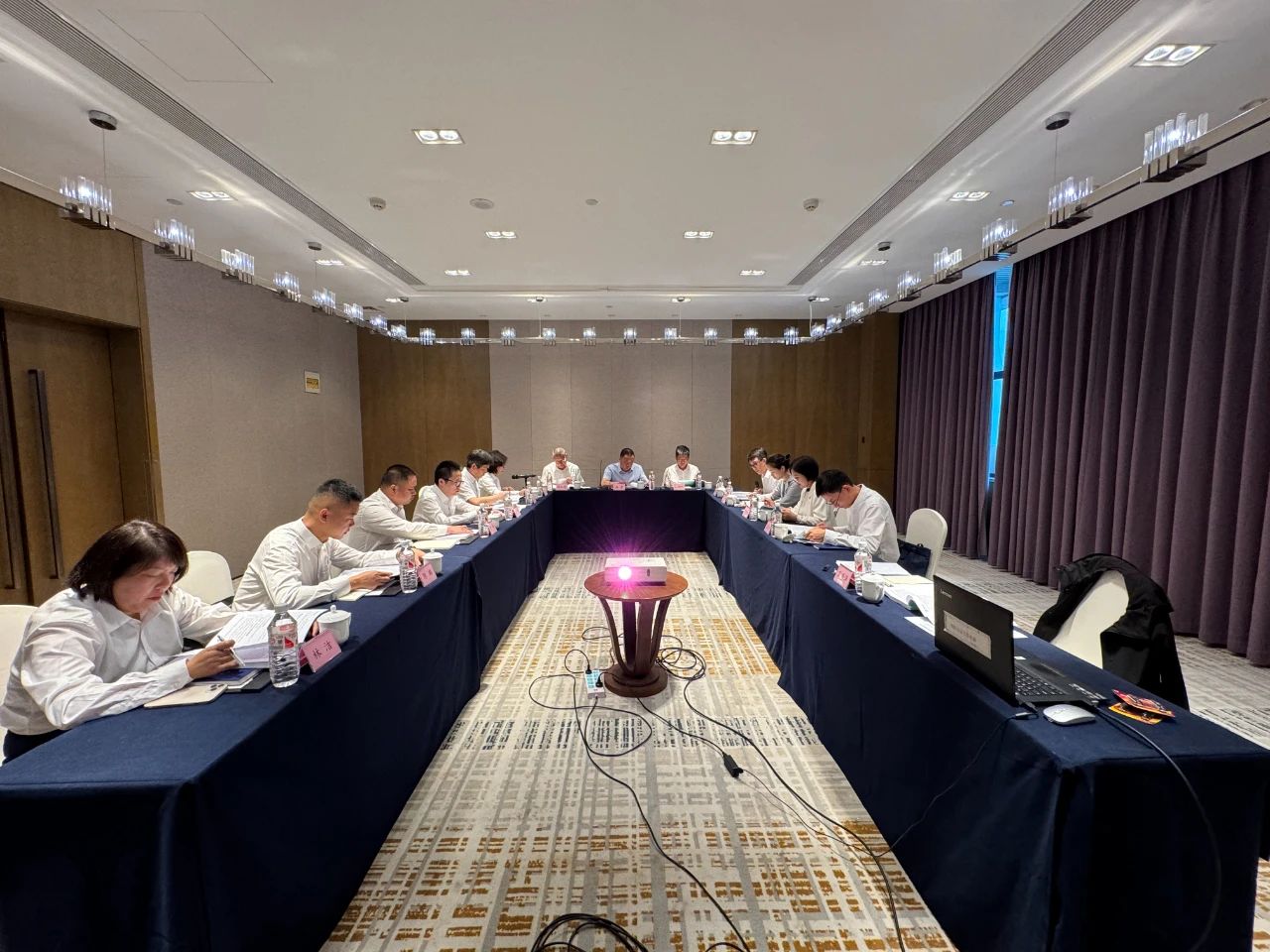 公司召开2023年度股东会暨第六届董事会第三次会议、第六届监事会第二次会议
