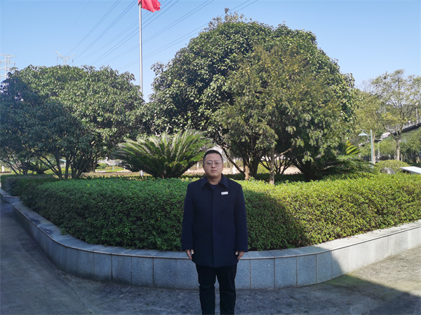 沈鑫.jpg