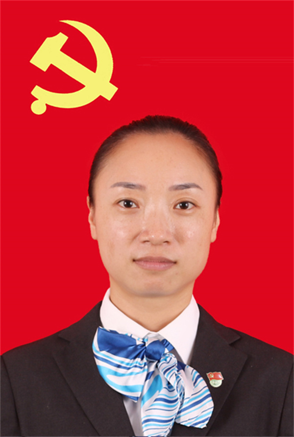 许莉.jpg