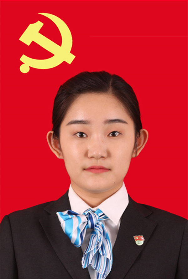 潘雯.jpg