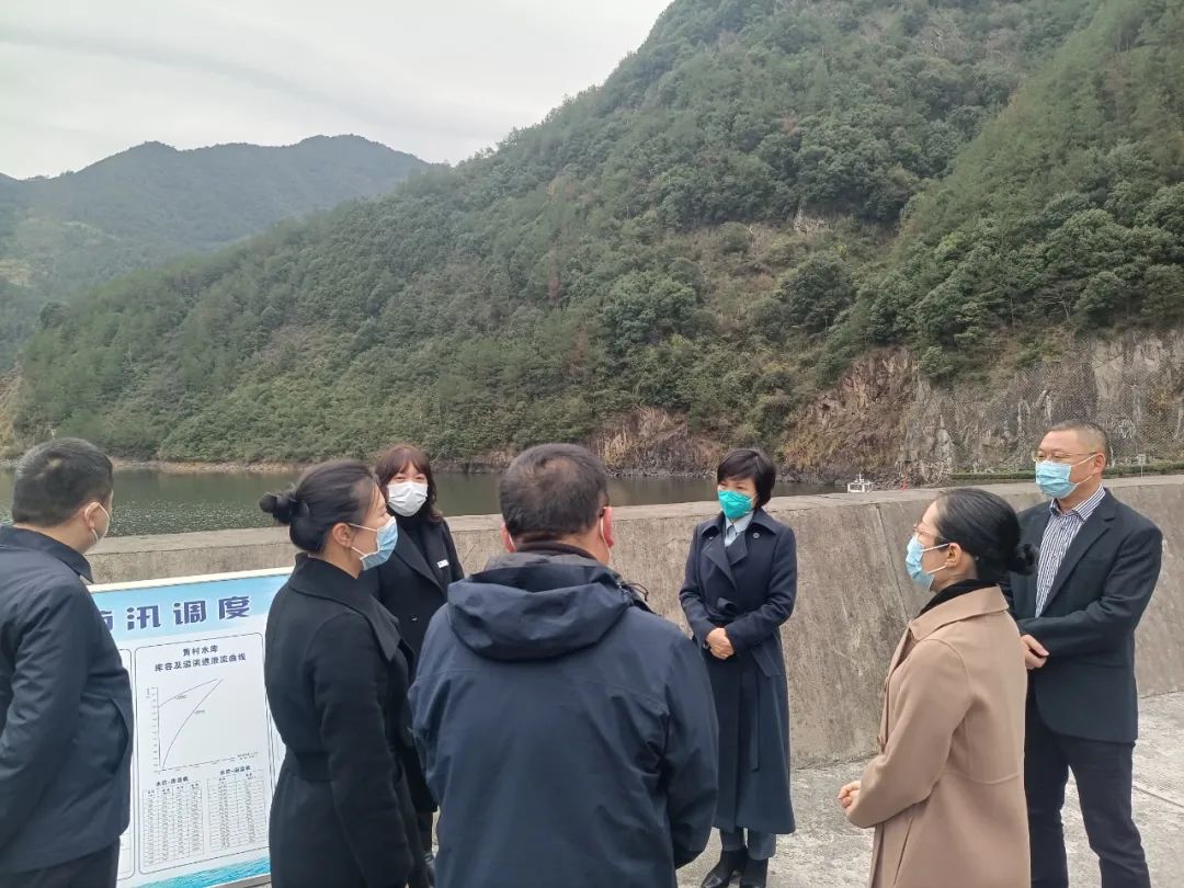 市级河长李一波、蓝伶俐带队赴黄村水源调研“河长制”工作.jpg